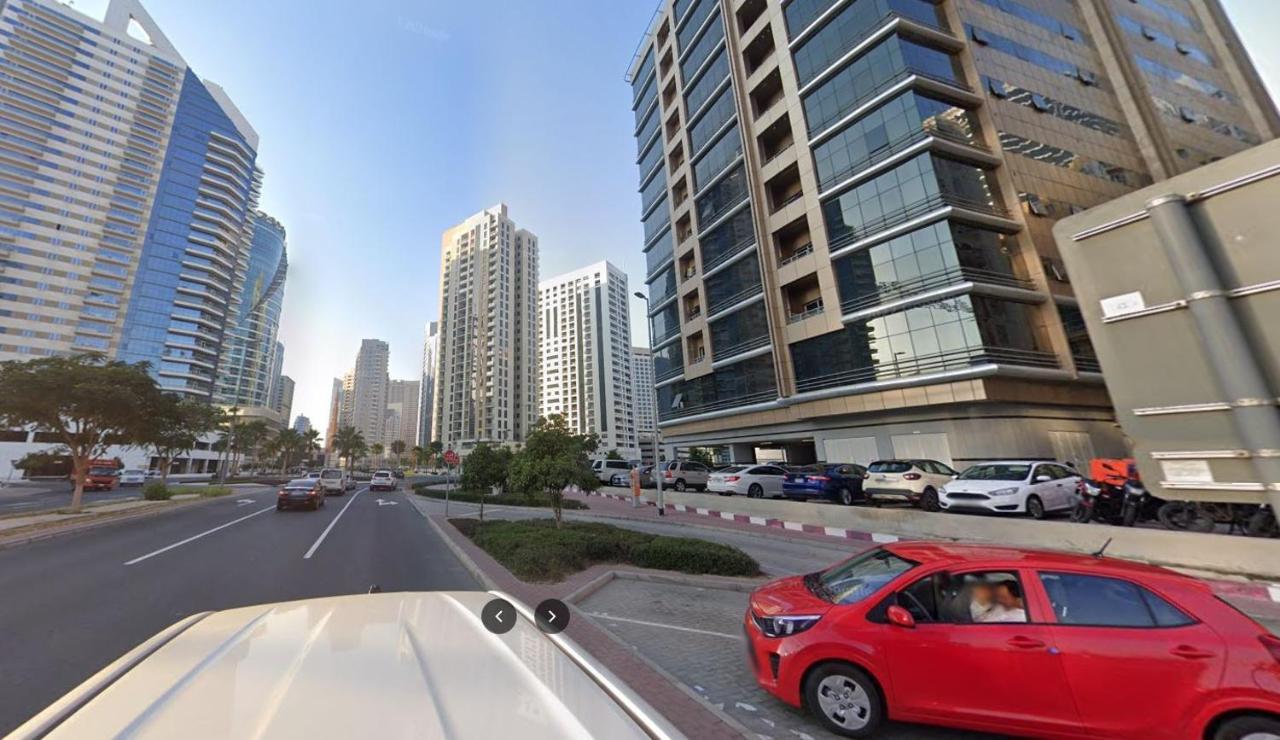 Homestay Budget Double Partition In Barsha Heights Near Metro *