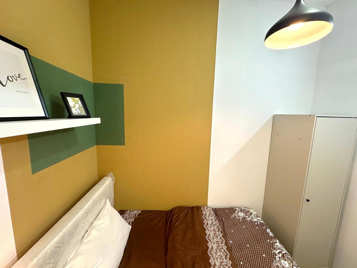 Budget Double Partition In Barsha Heights Near Metro Homestay