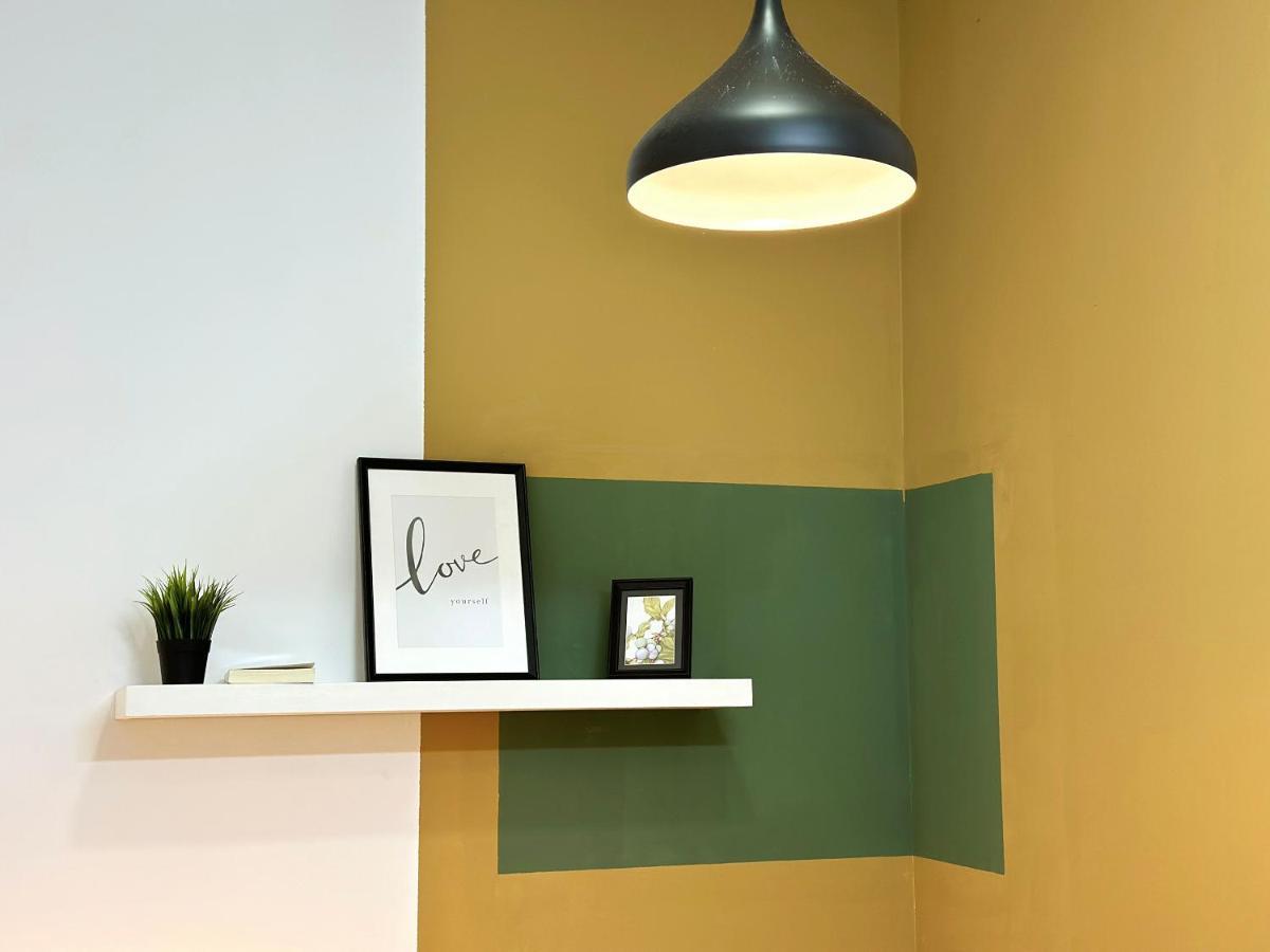 Budget Double Partition In Barsha Heights Near Metro Homestay *