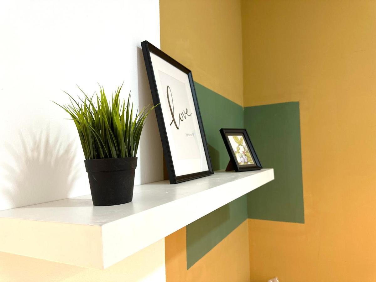 Budget Double Partition In Barsha Heights Near Metro Homestay *